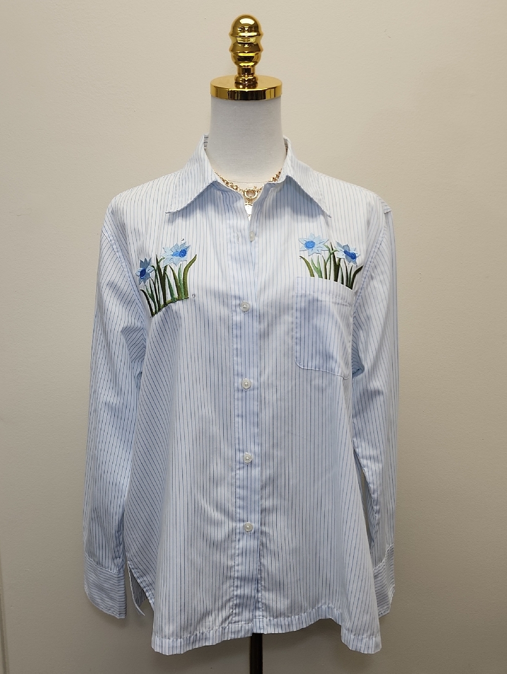 Las Olas Blue Pinstripe Embroidered Button Up Shirt Size Large